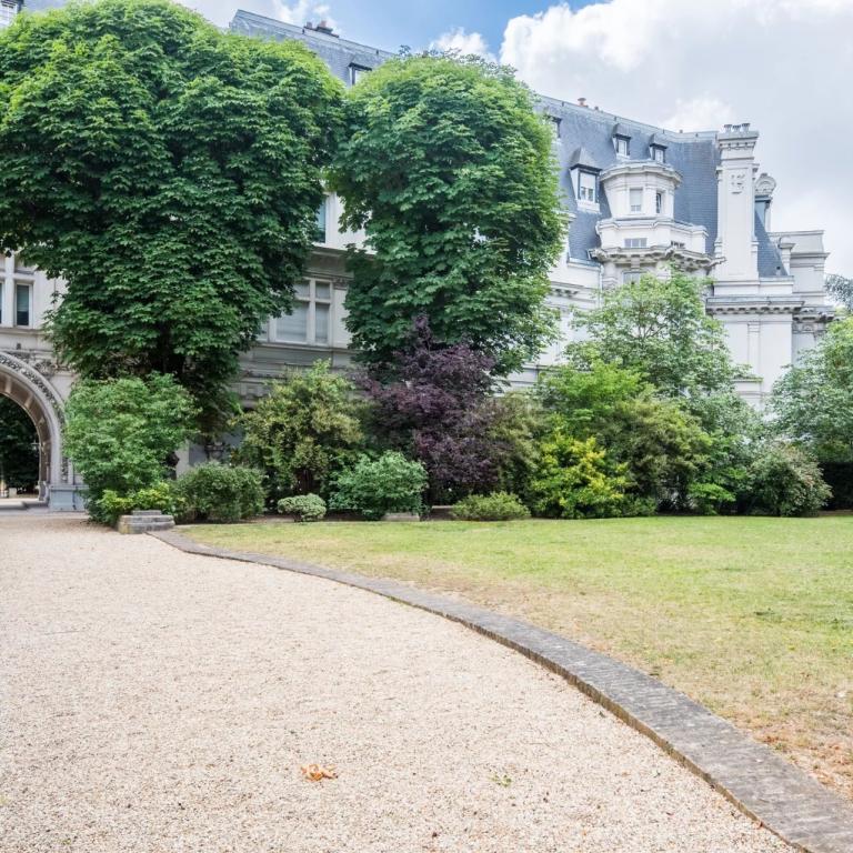 NEUILLY - BAGATELLE - CHATEAU MADRID