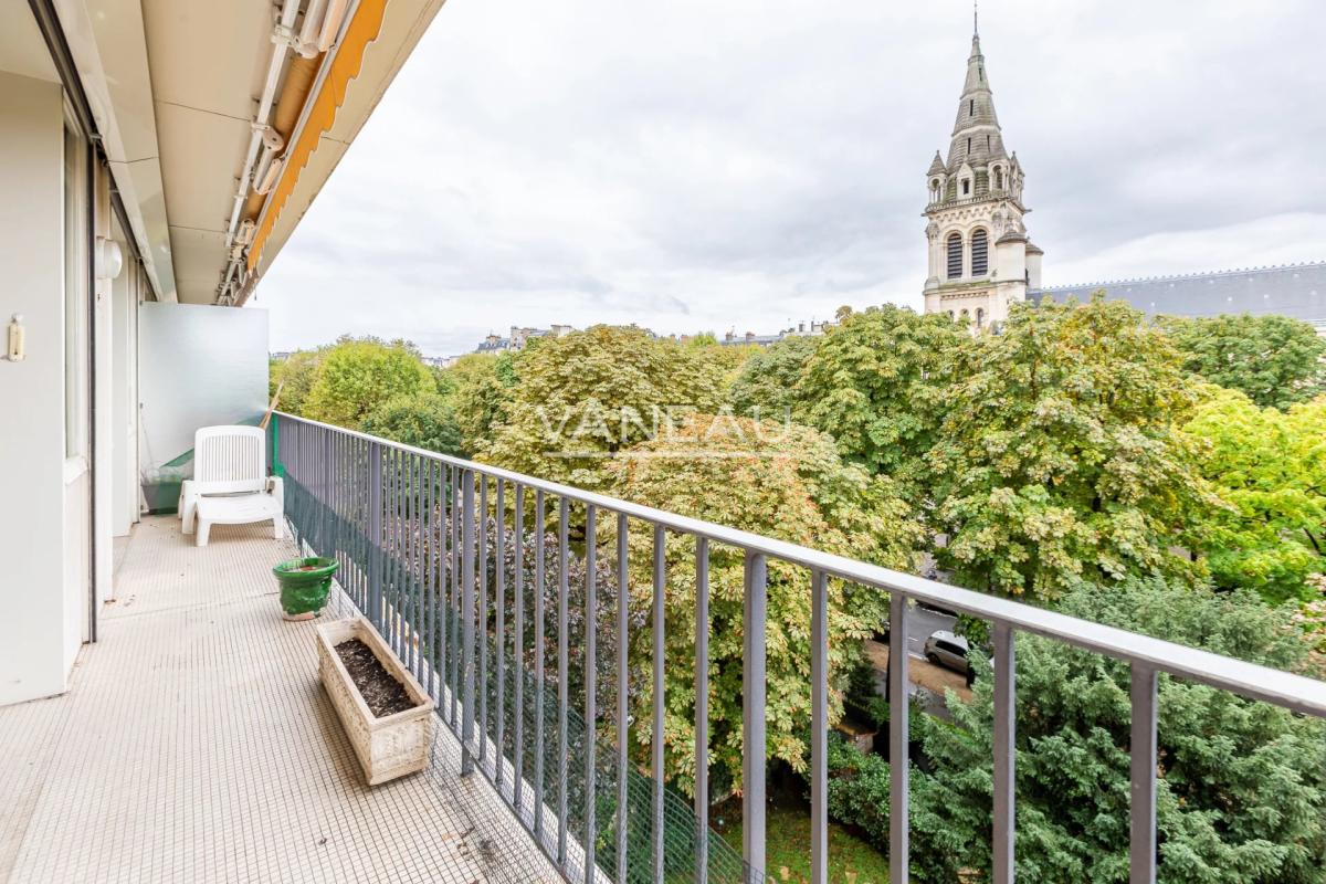 Neuilly - Mermoz/Mairie - 2 pièces avec balcon