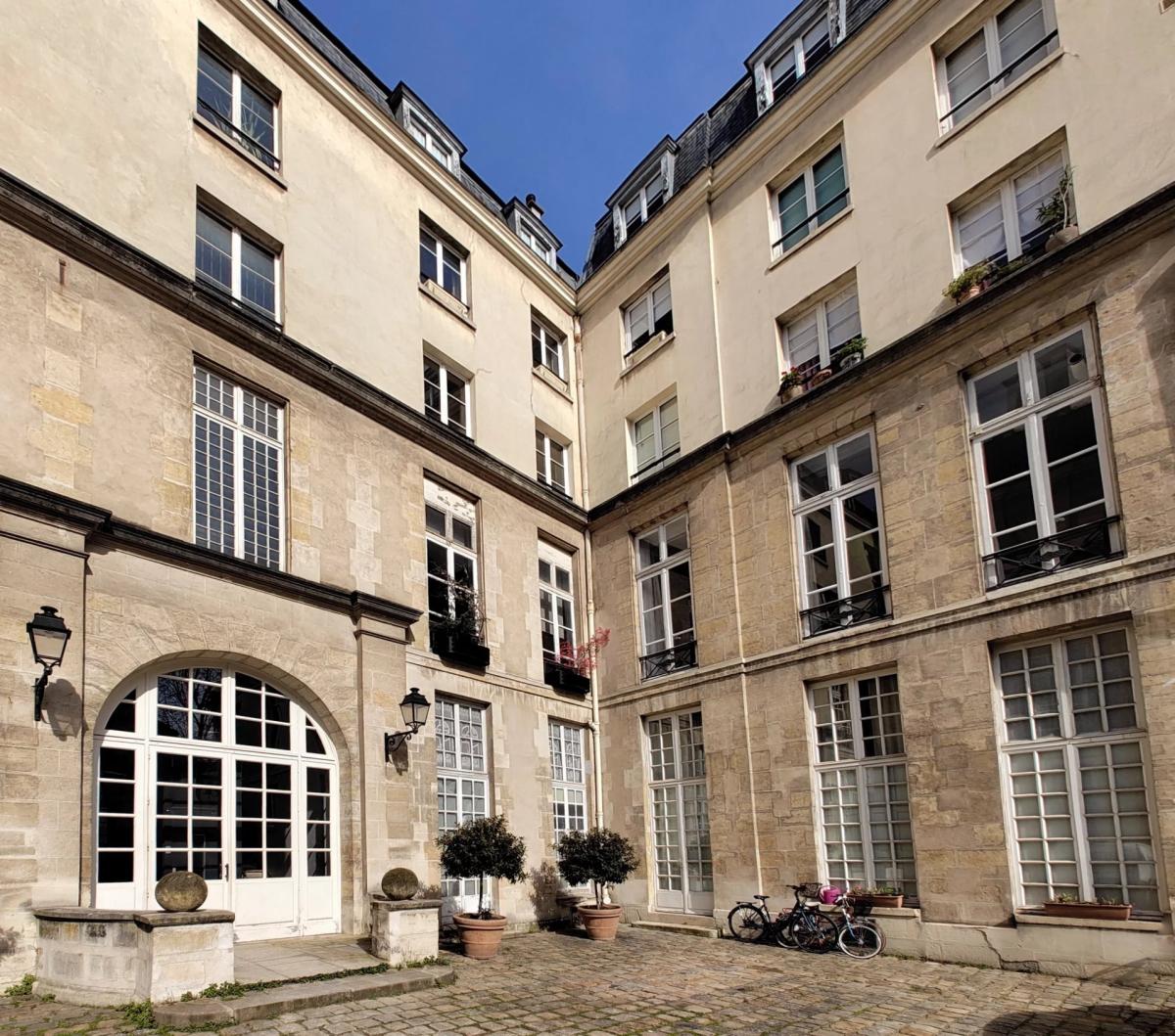 PARIS III - ARCHIVES - Appartement d'exception dans un hôtel par