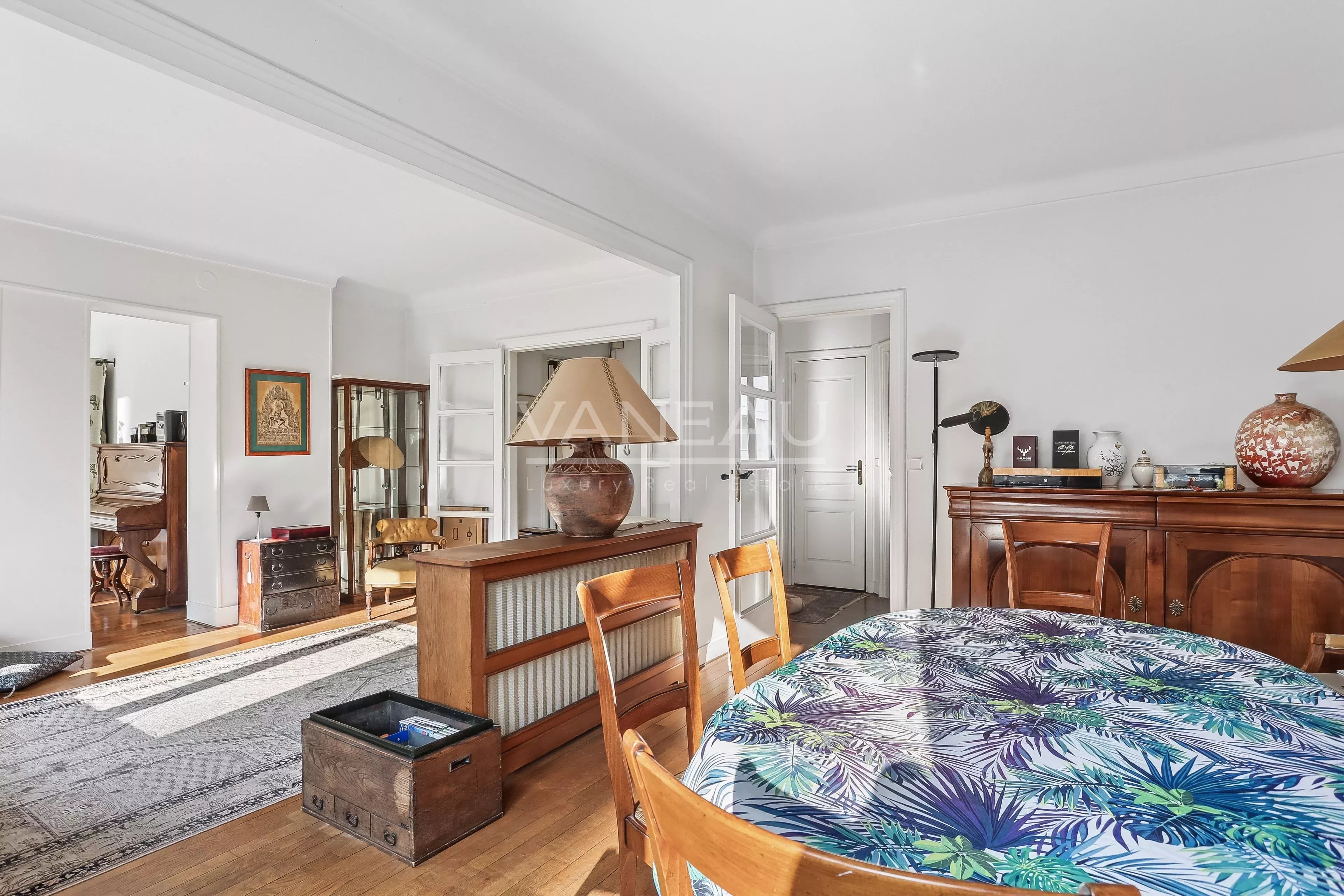 Appartement 7 pièces 156 m² · à Paris · 156 m² · 1 390 000 €