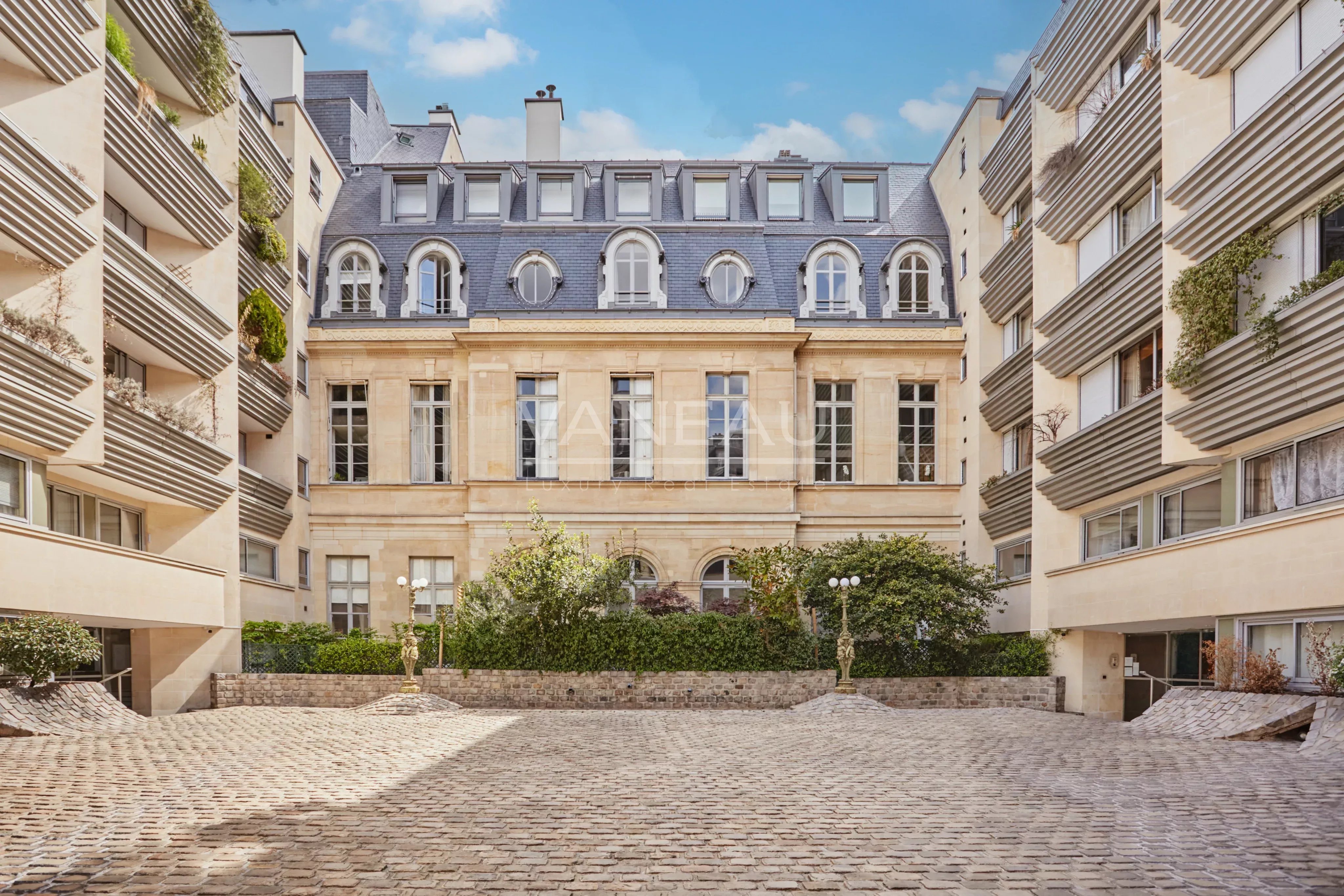 Appartement 3 pièces 100 m² · à Paris · 100 m² · 1 980 000 €