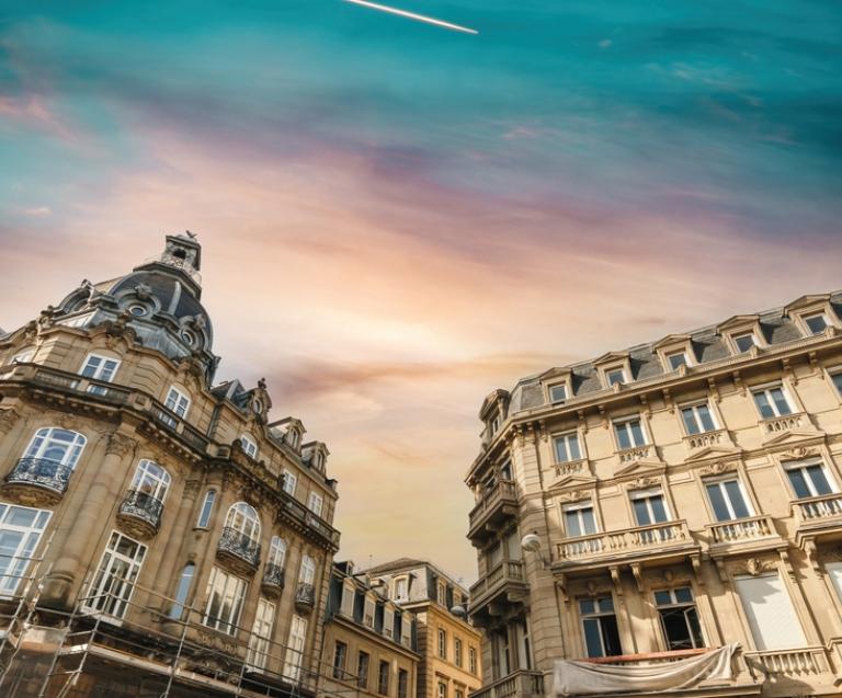 Immeuble haussmannien. Travaux de rénovation énergétique en copropriété.
