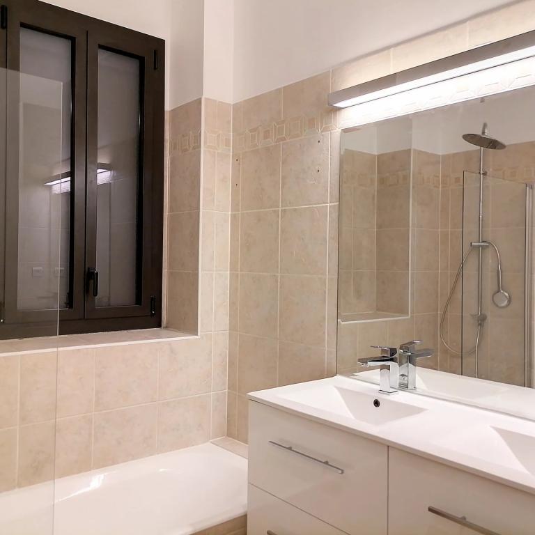 Paris VIIIe - Triangle d'or - Appartement en rez-de-chaussée ent