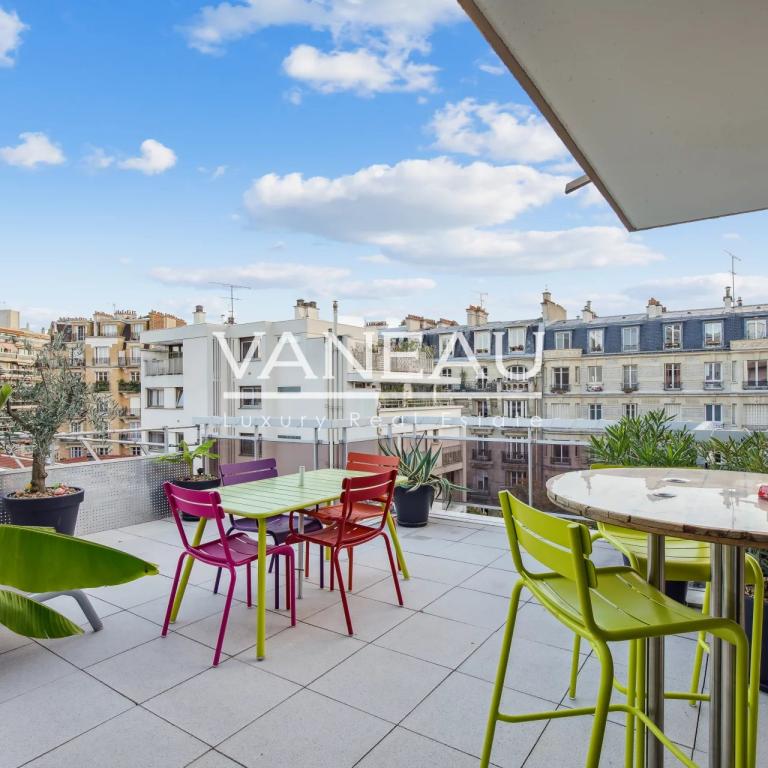 Paris XVème - Appartement trois pièces avec double terrasses