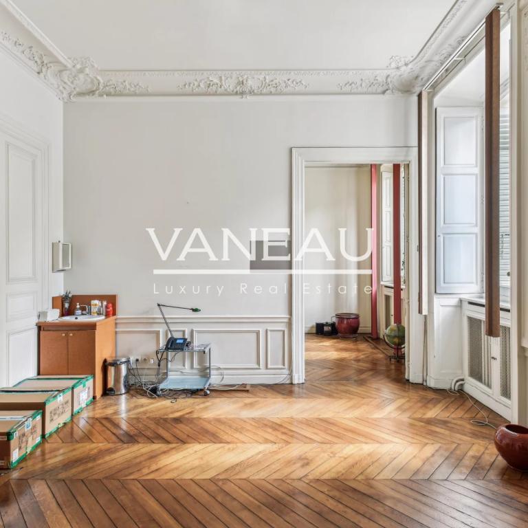 PARIS VIII - Parc Monceau - Appartement Haussmannien de 2 pièces