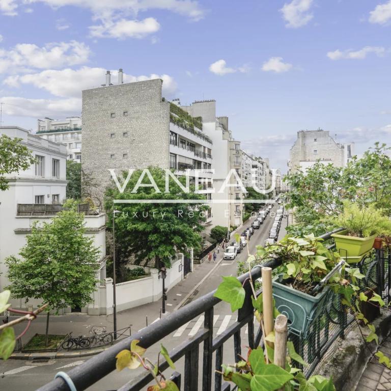 Paris XVIe - Village d'Auteuil - Deux pièces lumineux avec balco