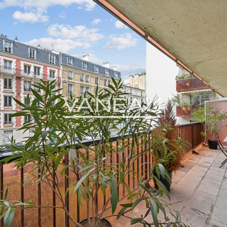 Paris VIIe - PLACE DE BRETEUIL - Appartement avec terrasse