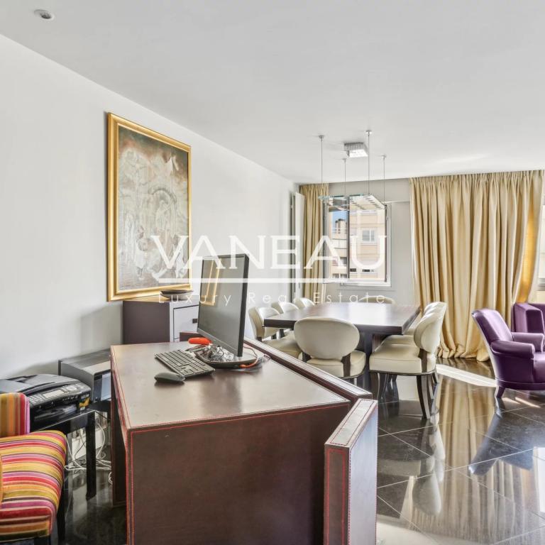 Paris XIXe - JOURDAIN - AMERIQUE - Appartement Familial en étage