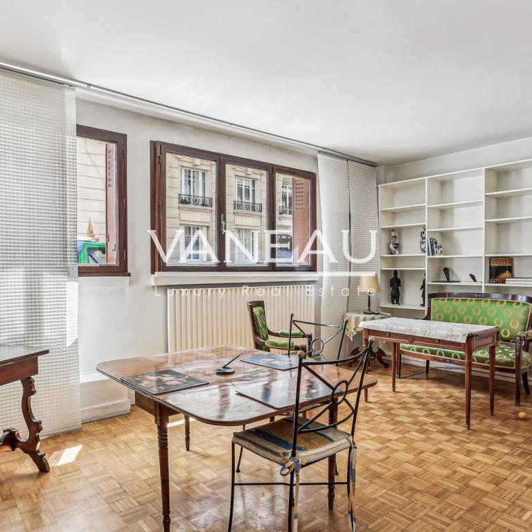 Paris XVIe - Village d'Auteuil - Local commercial bordé par une 