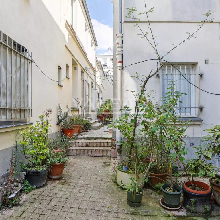 Paris Xe - Duplex atypique avec devanture boutique comme 'une pe