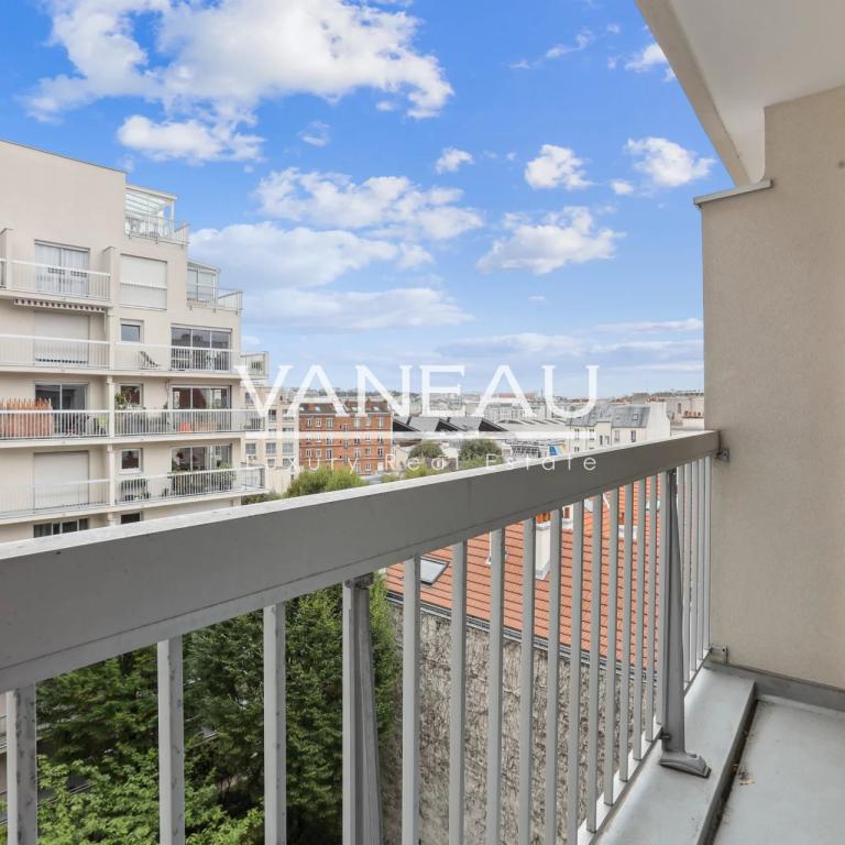 Paris XVIIIe - Studio sur jardin avec cave et parking  -