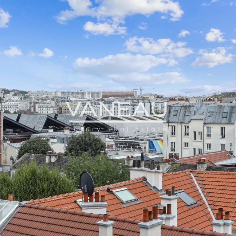 Paris XVIIIe - Studio sur jardin avec cave et parking  -