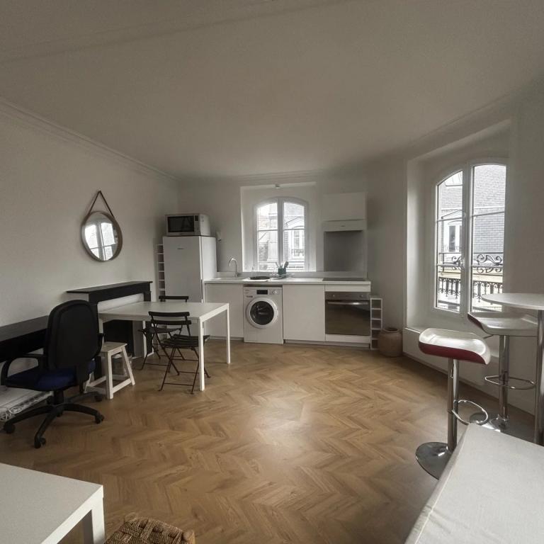 PARIS VIe - VAVIN - Idéal Pied à Terre Meublée