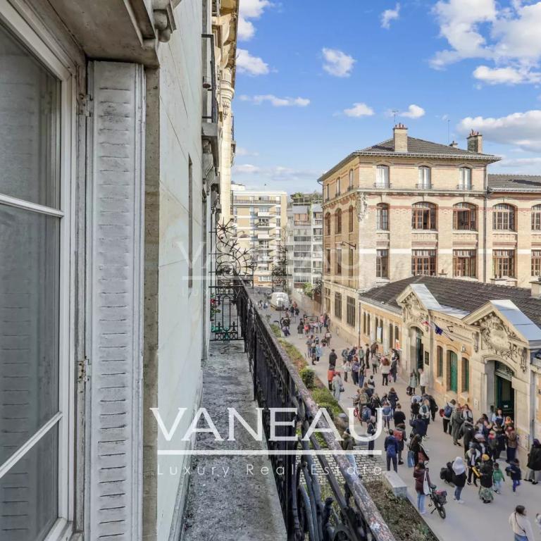 Corvisart/Tolbiac - Charmant trois pièces avec balcons