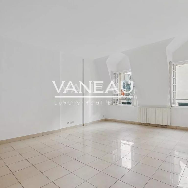 PARIS 3e - MARAIS - Grand studio