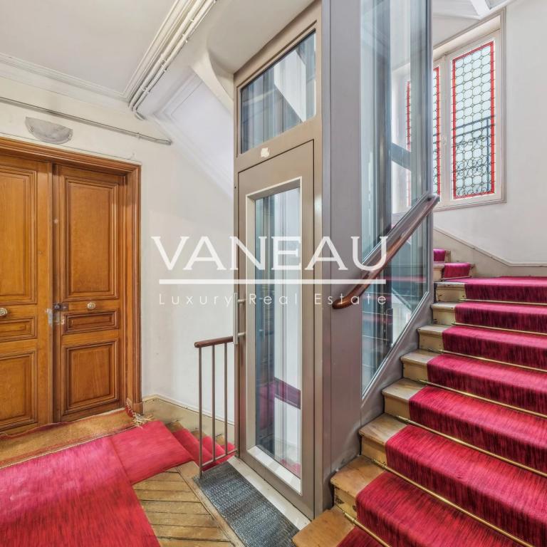 Haussmannien en étage avec ascenseur