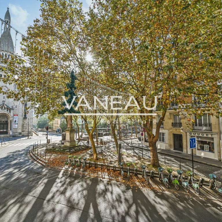 PARIS XVI - Rue d'Auteuil - 2 à 3 pièces avec vue dégagée exposé