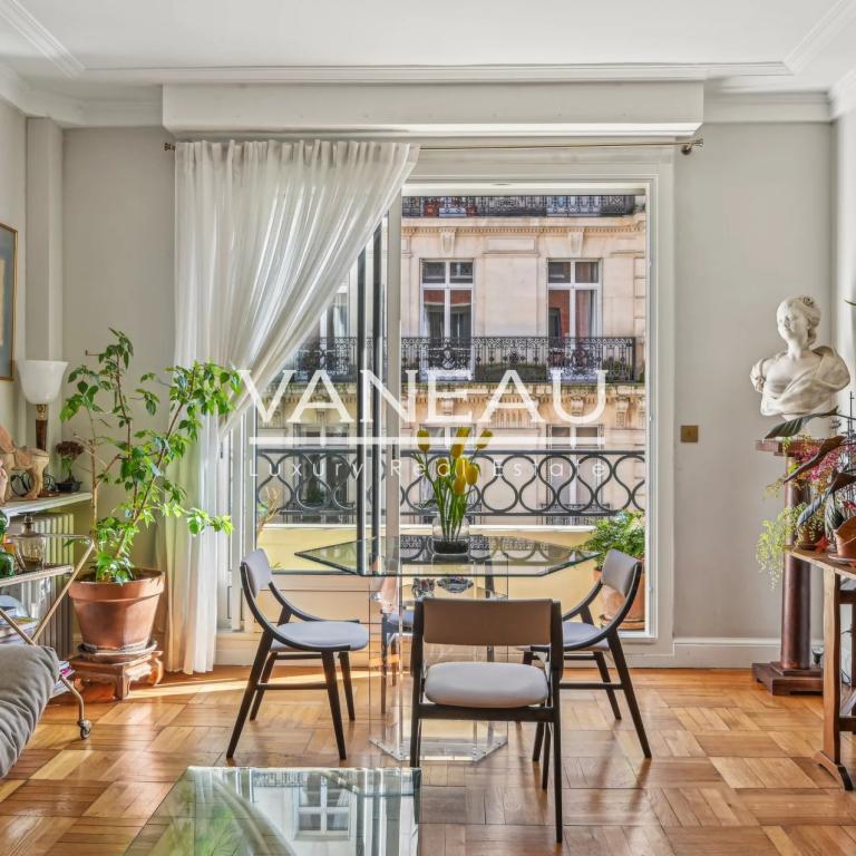 Paris XVIeme - Jardins du Ranelagh - Deux pièces rénové