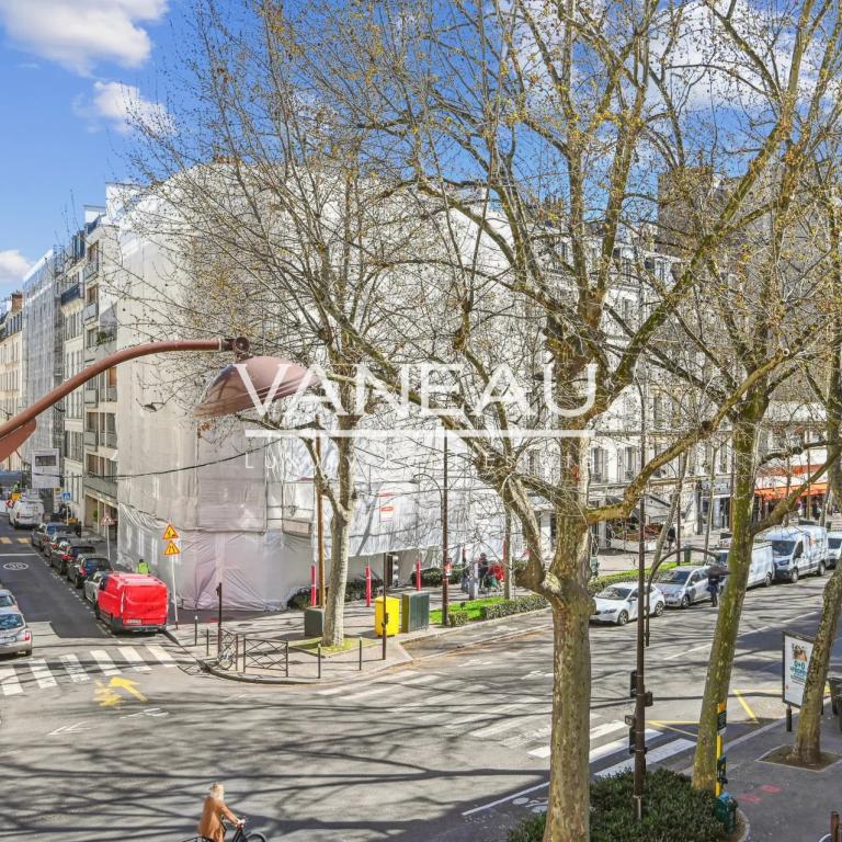 Neuilly - Mairie - Rue de L'Église
