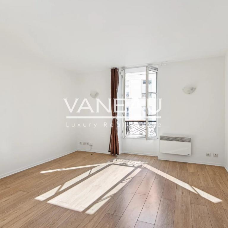 Neuilly - Mairie - Rue de L'Église