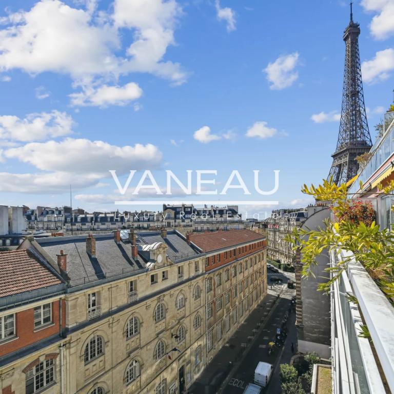 Paris VIIe - Vue exceptionnelle Tour Eiffel & Invalides