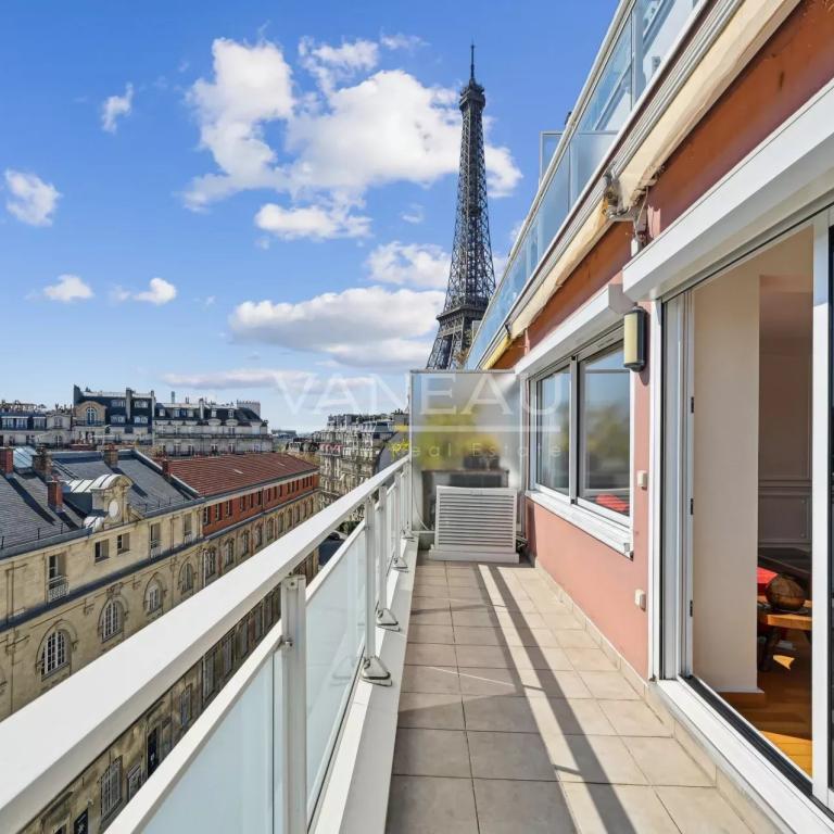 Paris VIIe - Vue exceptionnelle Tour Eiffel & Invalides