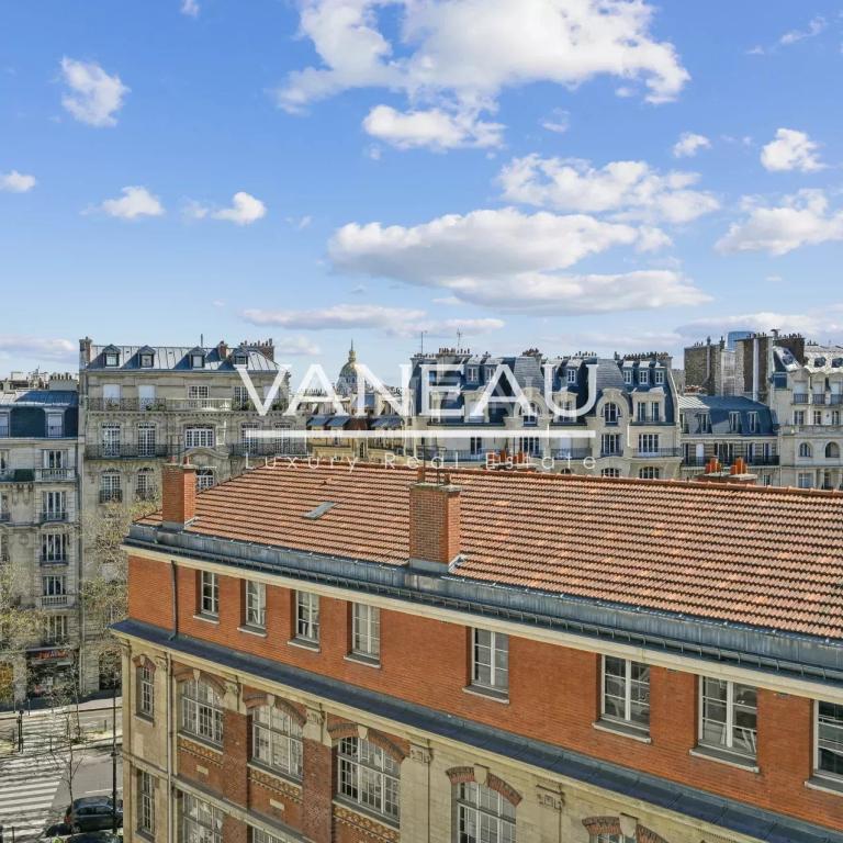 Paris VIIe - Vue exceptionnelle Tour Eiffel & Invalides