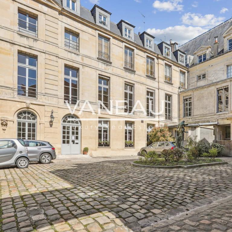 Place des Vosges - Hôtel de Chaulnes - Dernier étage
