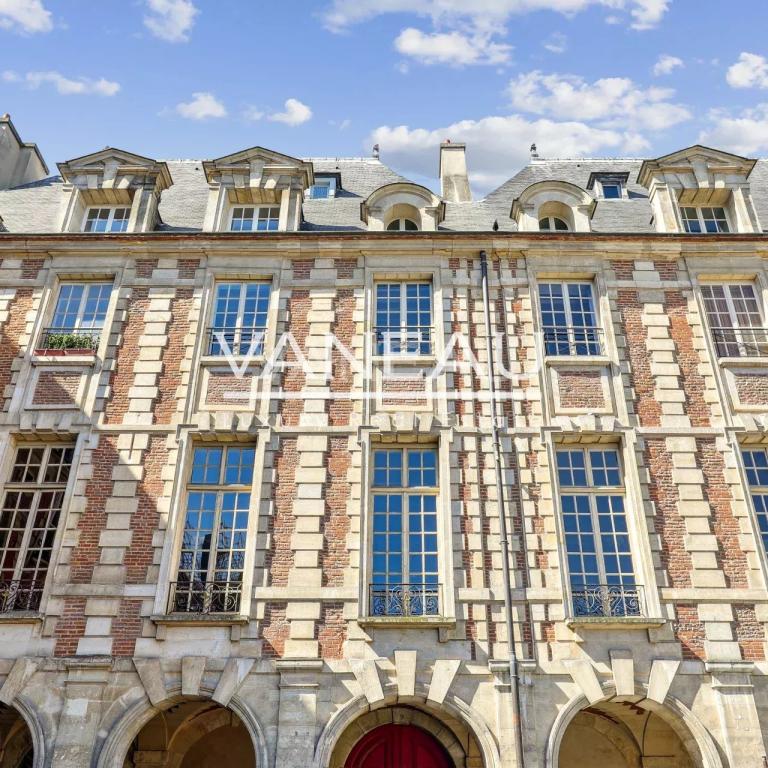 Place des Vosges - Hôtel de Chaulnes - Dernier étage