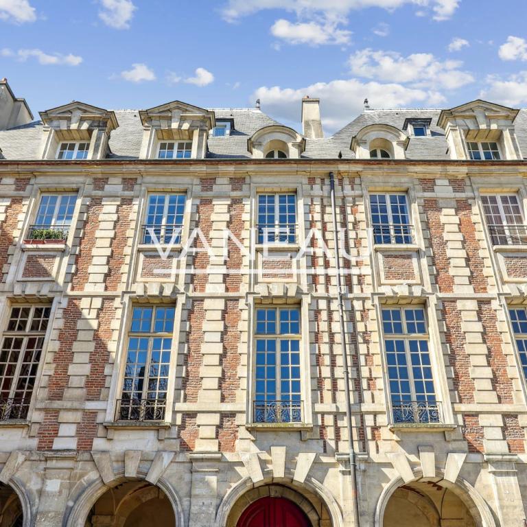 Place des Vosges - Hôtel de Chaulnes - Dernier étage