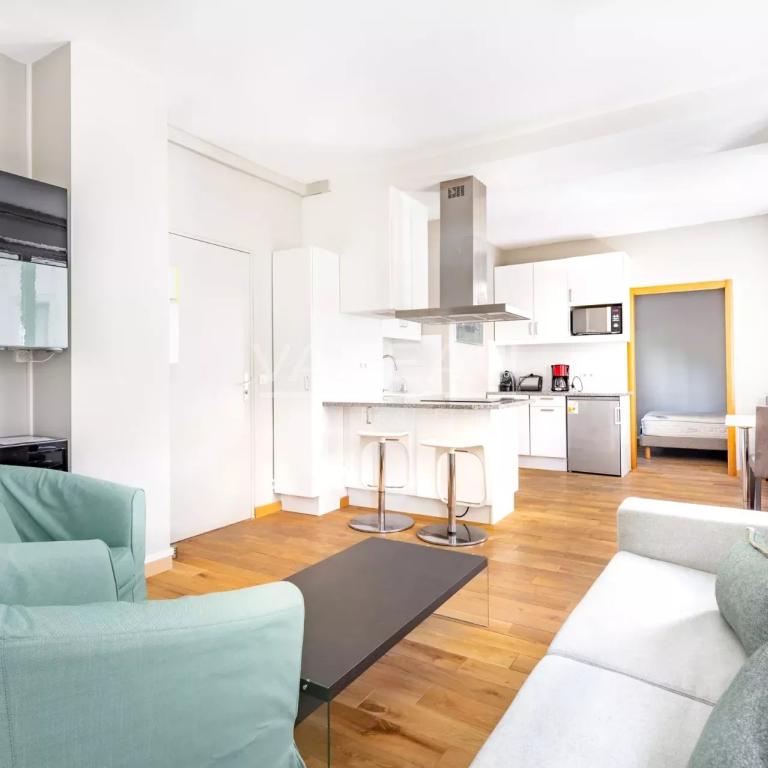 Paris VIIe - VANEAU - Appartement meublée sur jardin