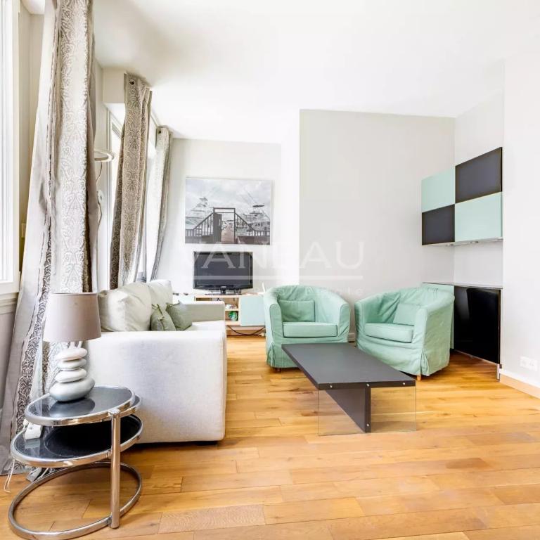 Paris VIIe - VANEAU - Appartement meublée sur jardin