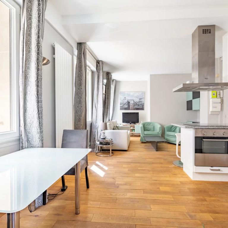 Paris VIIe - VANEAU - Appartement meublée sur jardin