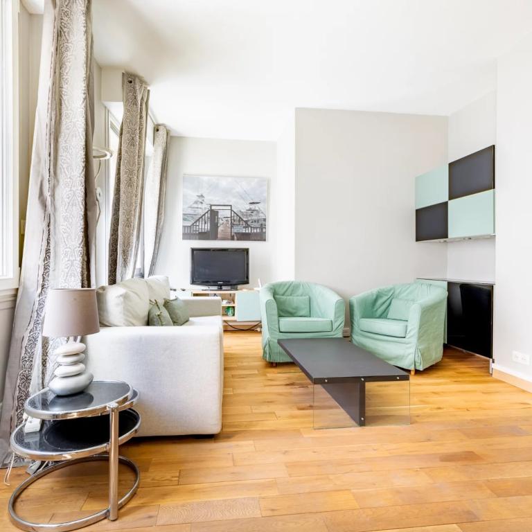 Paris VIIe - VANEAU - Appartement meublée sur jardin