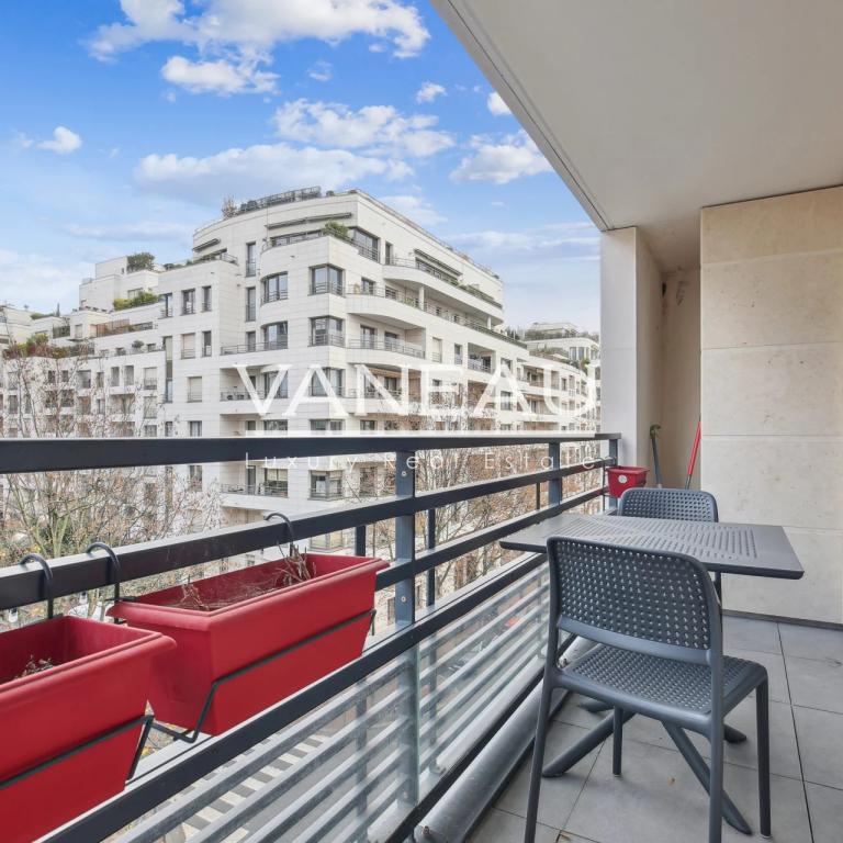 Levallois - Villiers / Greffulhe - trois pièces en parfait état 