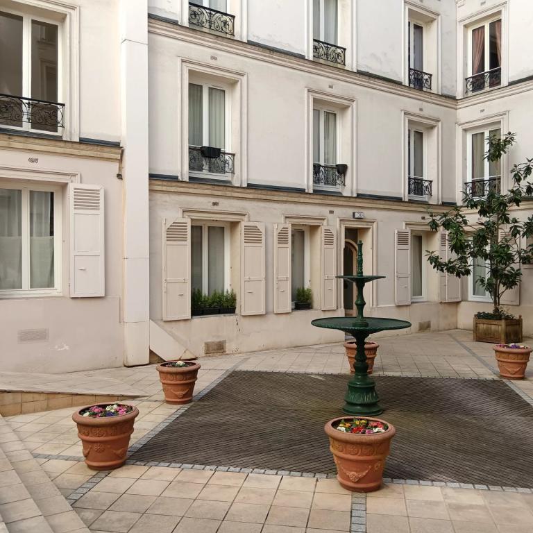 Paris XVI - IENA - Studio sur cour