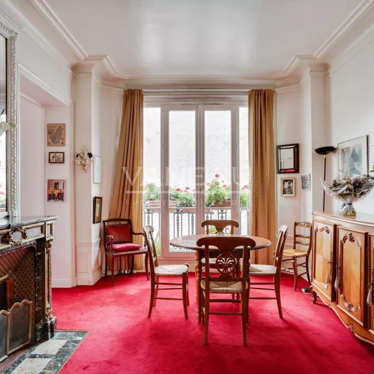 PARIS XVe Commerce - Appartement d'exception quatre pièces avec 