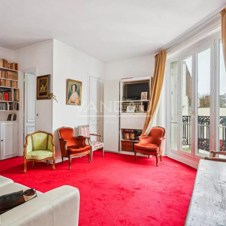 PARIS XVe Commerce - Appartement d'exception quatre pièces avec 