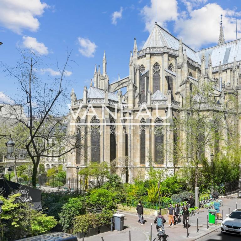Paris VIIe - Sainte Clotilde - Pied à terre