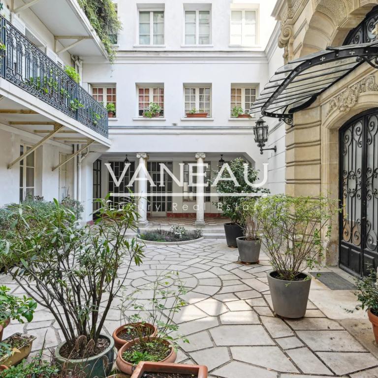 Paris VIIe - Sainte Clotilde - Pied à terre