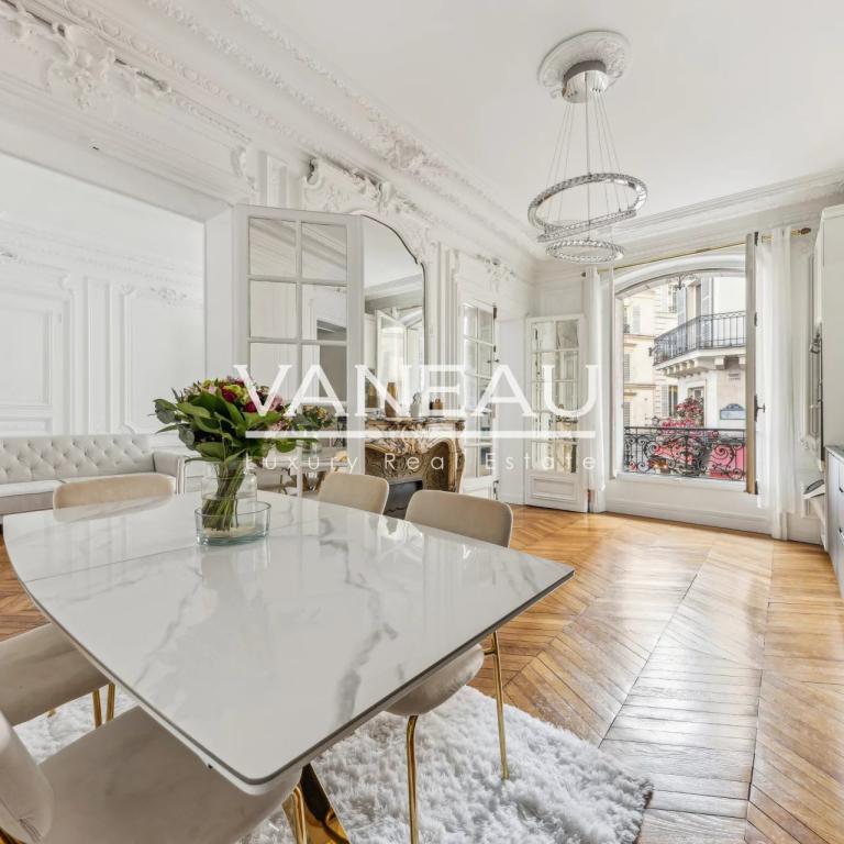 PARIS VIIIe - Appartement familial et de réception