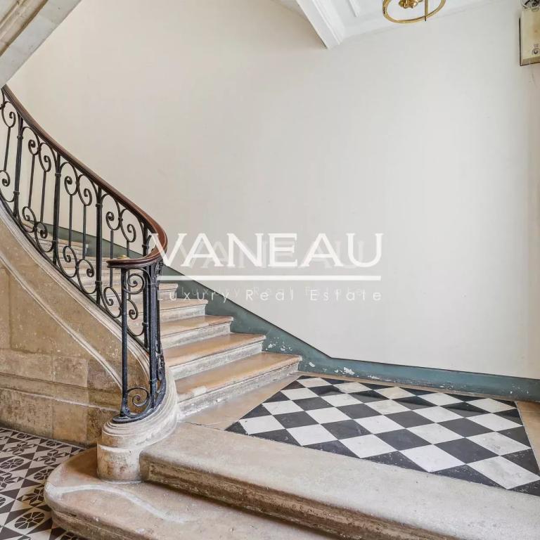 Paris - VIIe - Elégant pied à terre