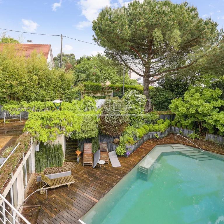 Très belle propriété avec piscine au cœur de Garches