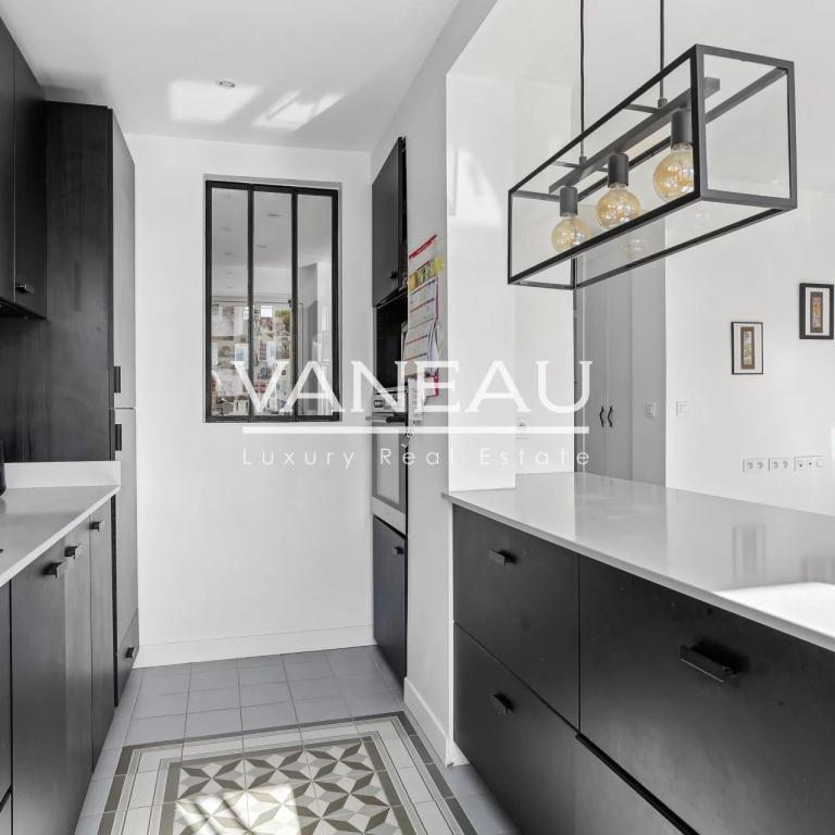 Appartement familial en dernier étage avec quatre chambres