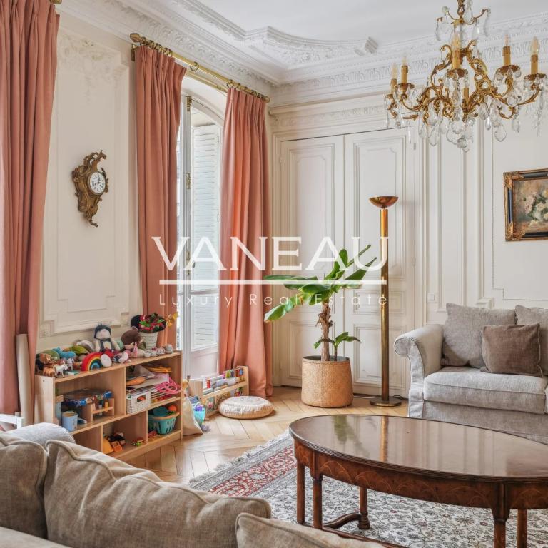 PARIS VII - GROS CAILLOU - Bel appartement familial et de récept