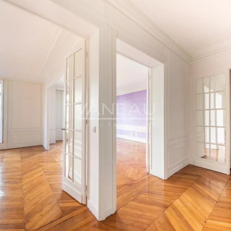 Champ de Mars - Beau Classique