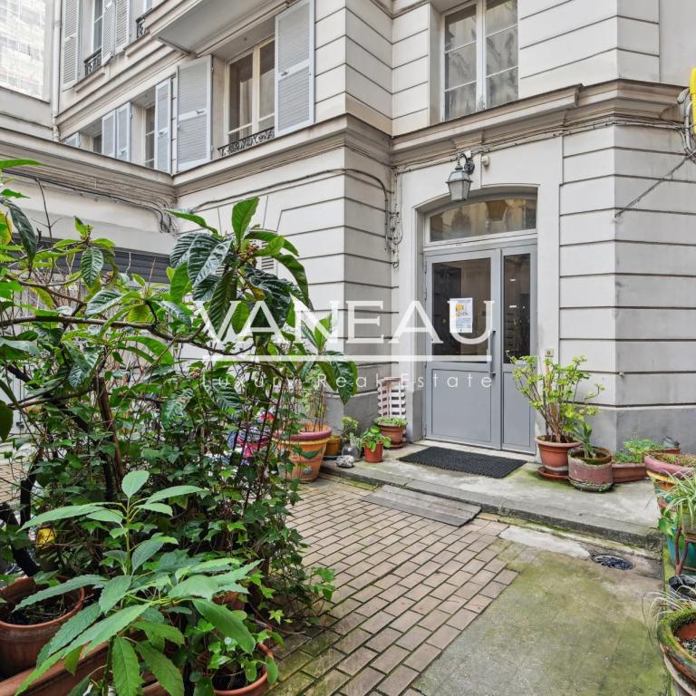 Paris Xe - Charmant appartement de trois pièces clef en main -