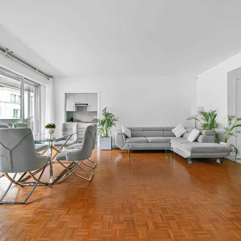 PARIS XVIe - Appartement familial avec balcon