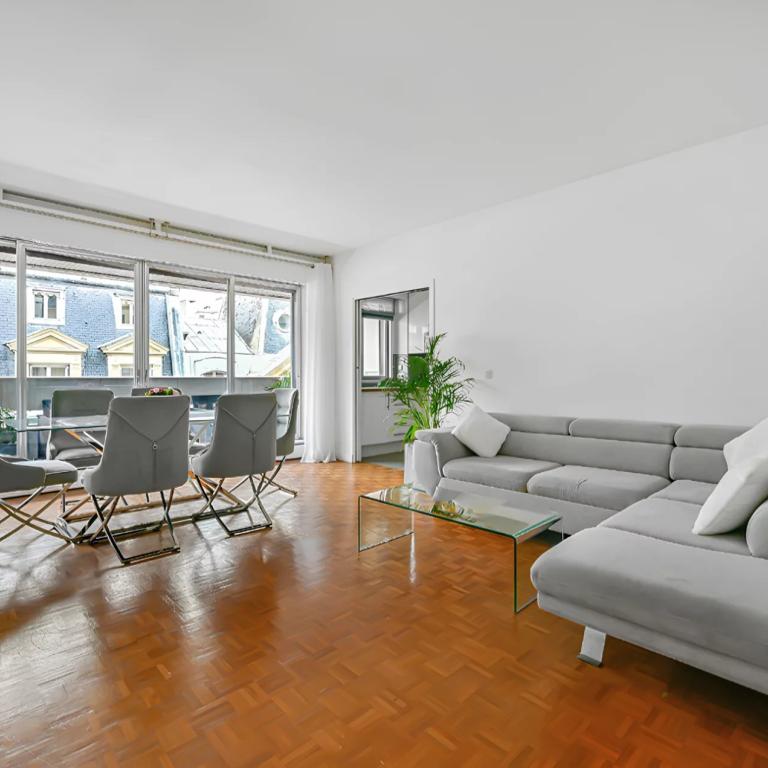 PARIS XVIe - Appartement familial avec balcon