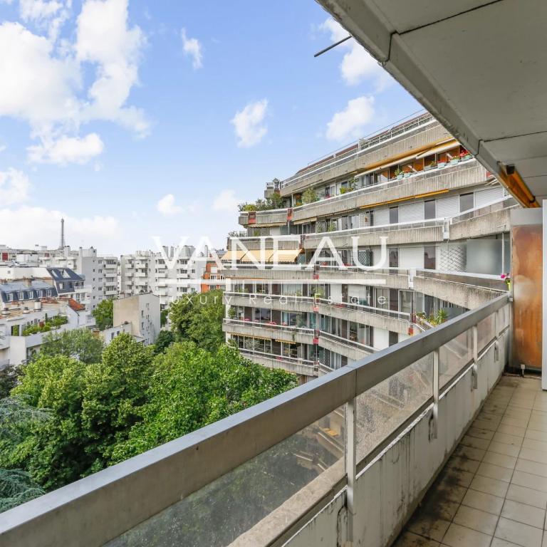 Paris 15e - 2 pièces avec balcon et vue sur la Tour Eiffel